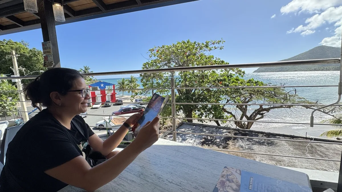Beachfront dining Maunabo with ocean view